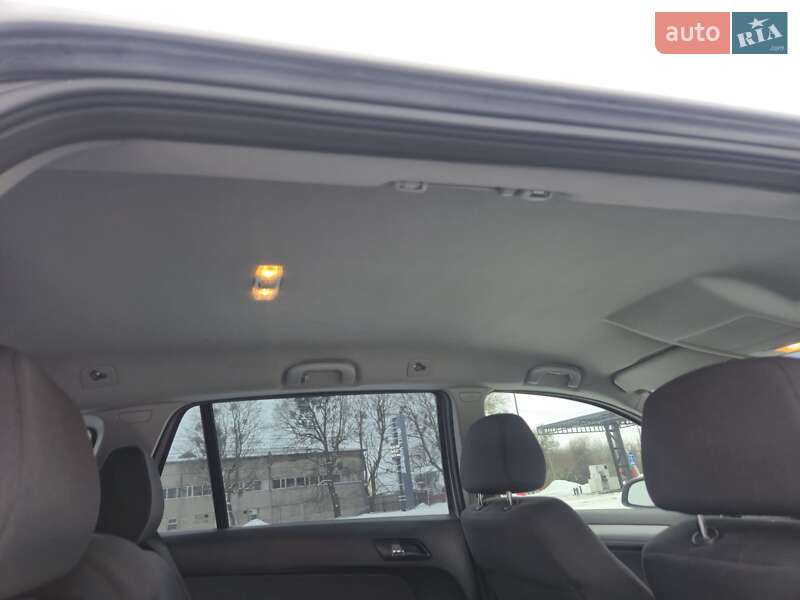 Универсал Opel Astra 2006 в Нововолынске