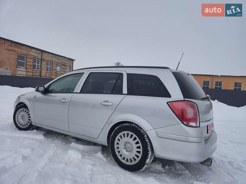 Универсал Opel Astra 2006 в Нововолынске