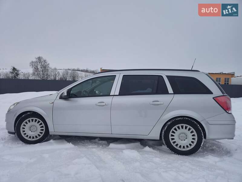 Универсал Opel Astra 2006 в Нововолынске
