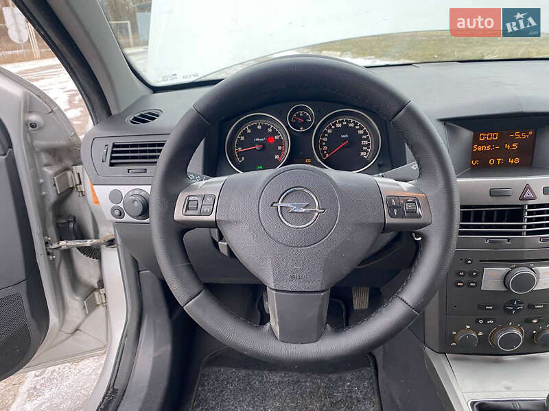 Универсал Opel Astra 2006 в Ахтырке