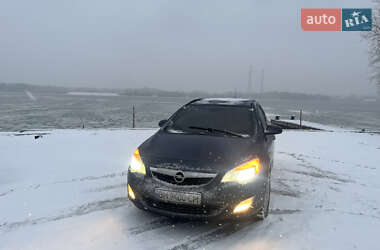 Універсал Opel Astra 2011 в Києві