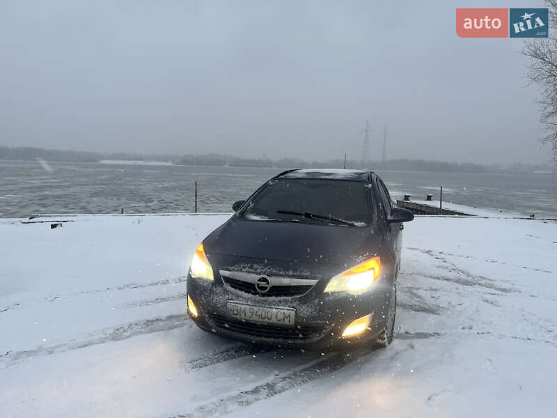 Opel Astra 2011 Opel Astra 2011