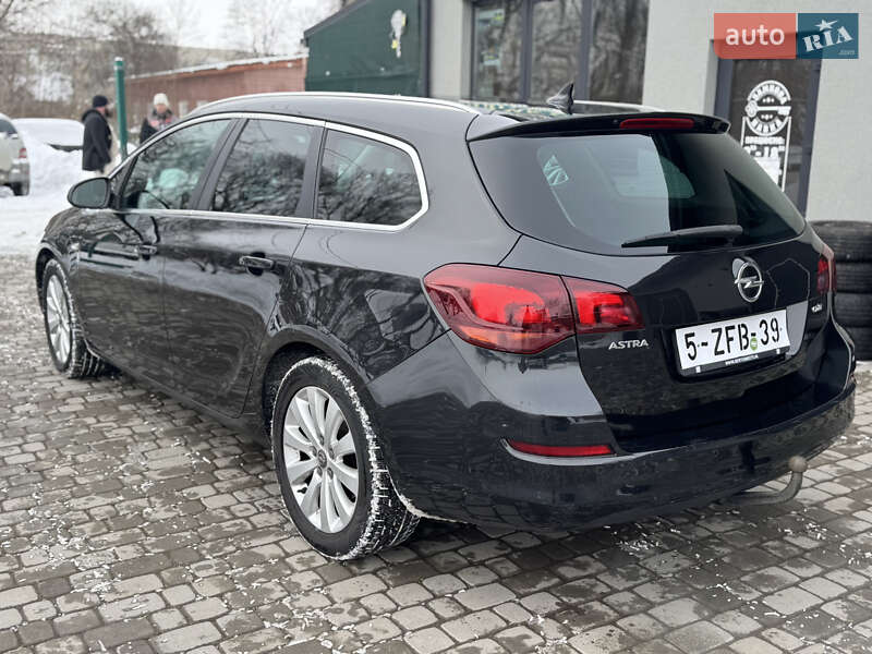 Универсал Opel Astra 2012 в Староконстантинове