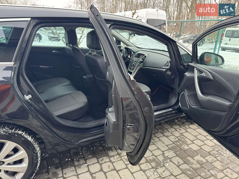 Универсал Opel Astra 2012 в Староконстантинове