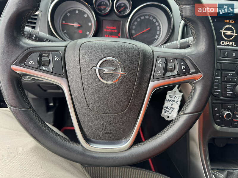 Универсал Opel Astra 2012 в Староконстантинове