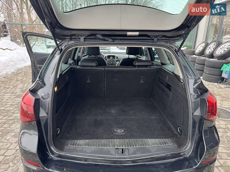 Универсал Opel Astra 2012 в Староконстантинове