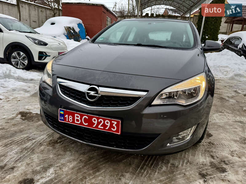 Хэтчбек Opel Astra 2010 в Ровно фото 2 Хэтчбек Opel Astra 2010 в Ровно