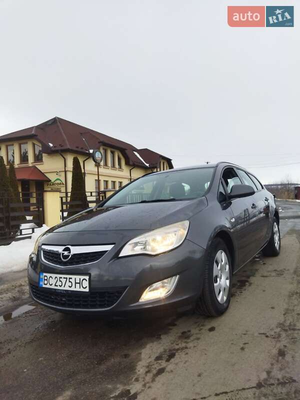 Универсал Opel Astra 2011 в Ивано-Франковске