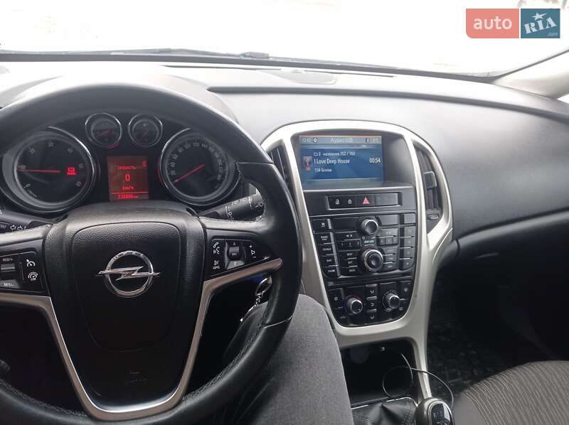 Универсал Opel Astra 2011 в Ивано-Франковске