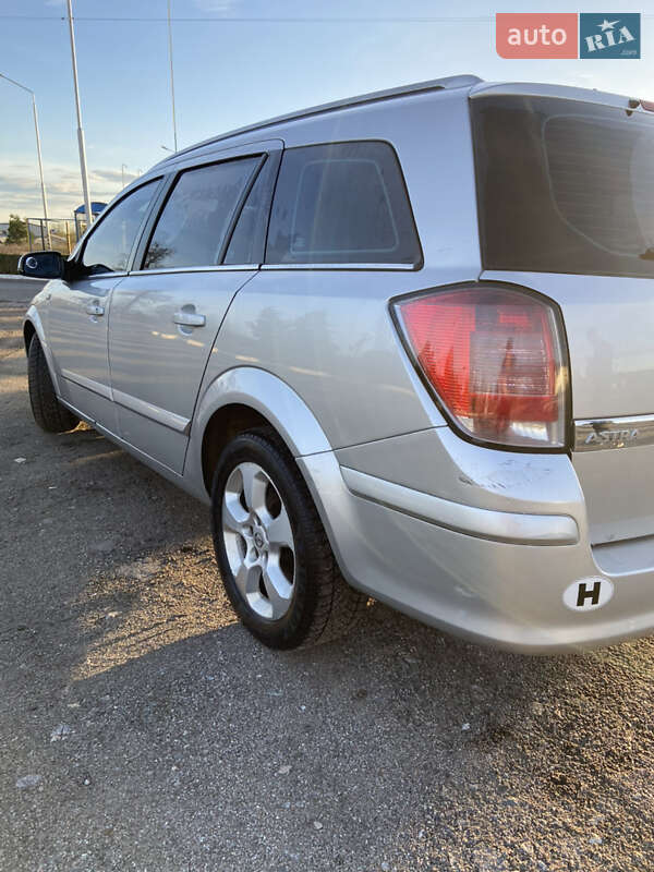 Універсал Opel Astra 2005 в Бишеві