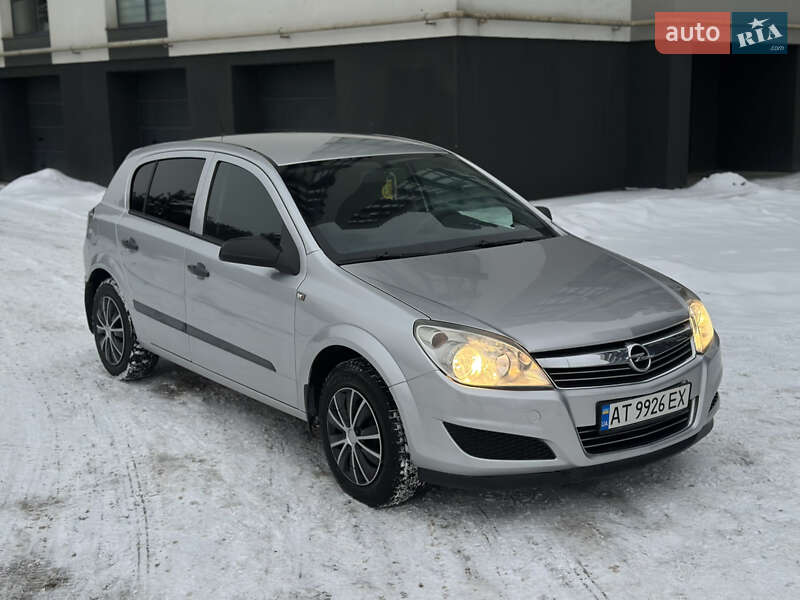 Хэтчбек Opel Astra 2008 в Ивано-Франковске