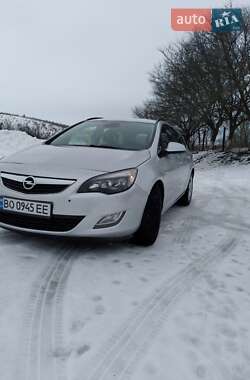 Универсал Opel Astra 2011 в Борщеве