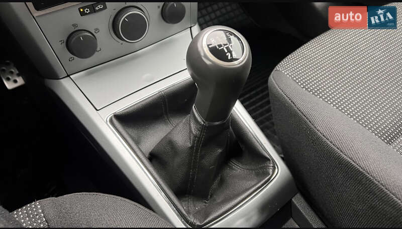 Універсал Opel Astra 2006 в Хмельницькому