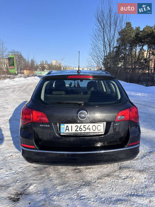 Універсал Opel Astra 2013 в Житомирі