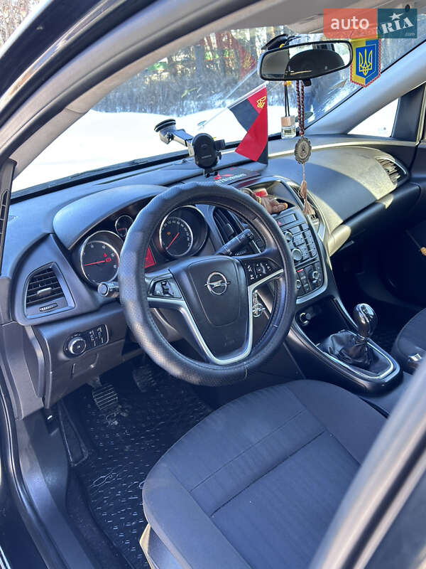 Універсал Opel Astra 2013 в Житомирі