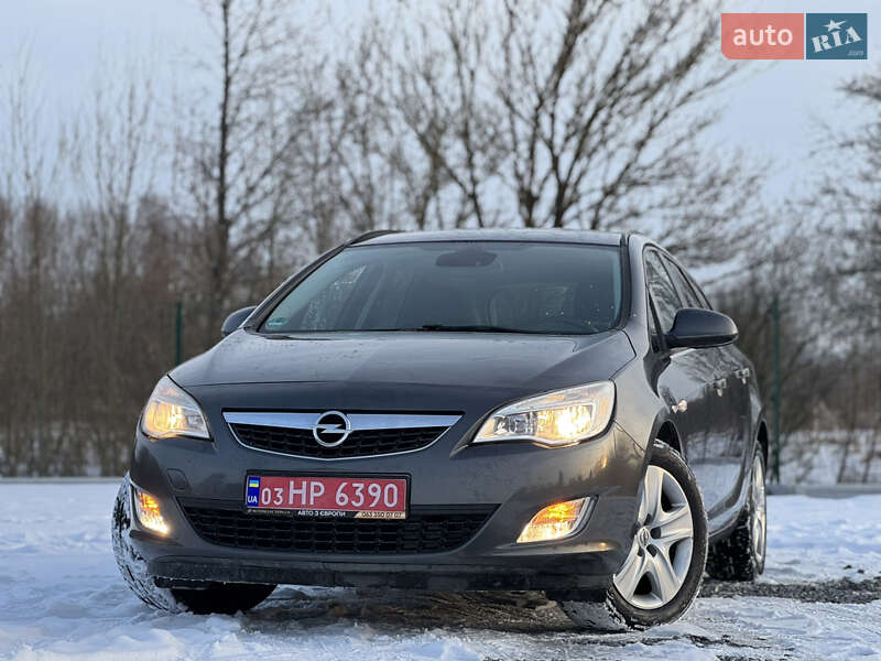Універсал Opel Astra 2012 в Дрогобичі