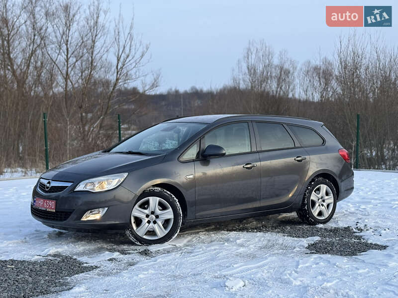 Універсал Opel Astra 2012 в Дрогобичі