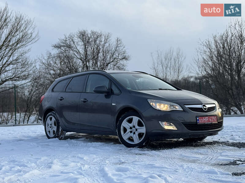 Універсал Opel Astra 2012 в Дрогобичі