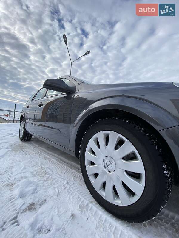 Універсал Opel Astra 2009 в Івано-Франківську