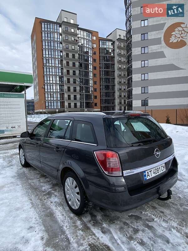 Універсал Opel Astra 2009 в Івано-Франківську