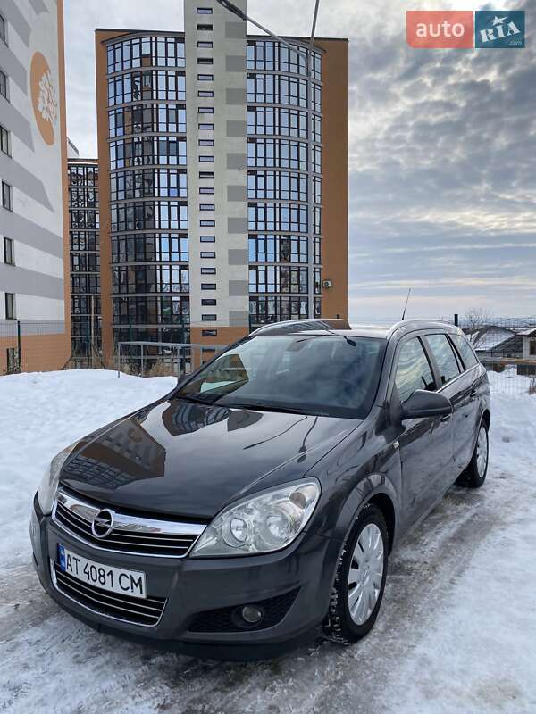 Універсал Opel Astra 2009 в Івано-Франківську