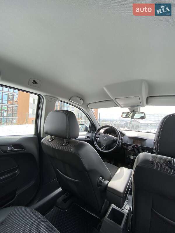 Універсал Opel Astra 2009 в Івано-Франківську