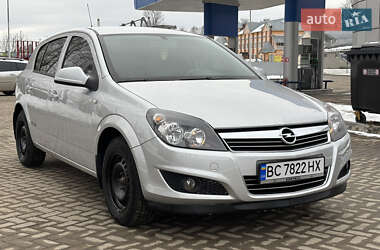 Хэтчбек Opel Astra 2012 в Самборе