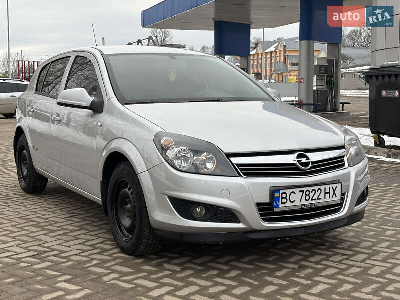 Opel Astra 2012 Opel Astra 2012