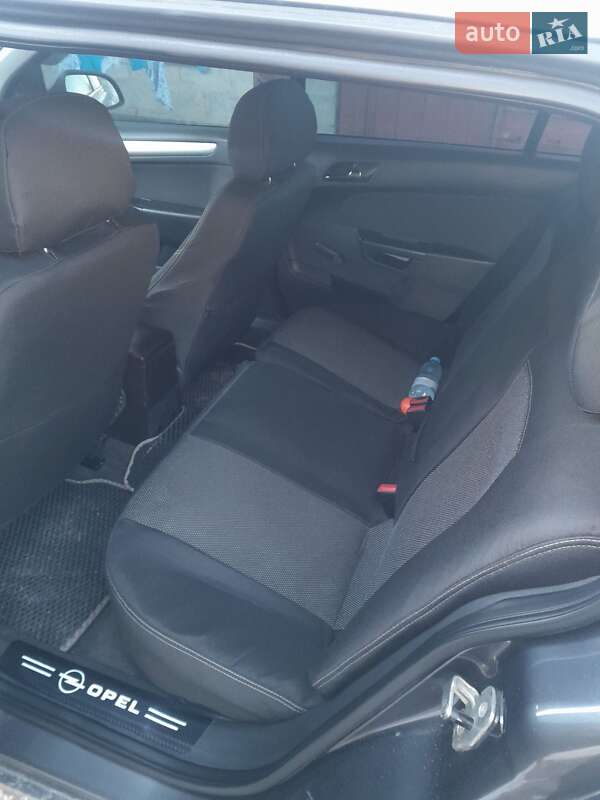Универсал Opel Astra 2010 в Житомире