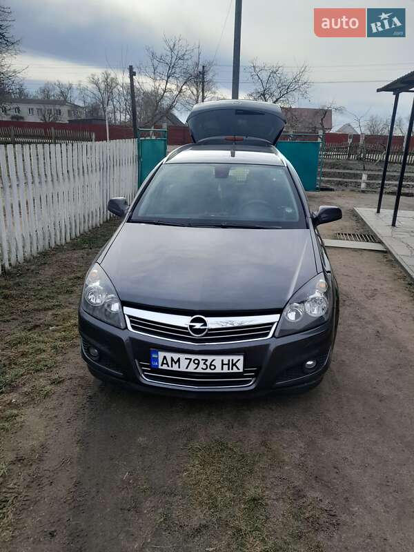Универсал Opel Astra 2010 в Житомире