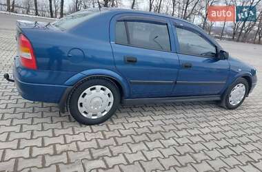 Седан Opel Astra 2008 в Хотине