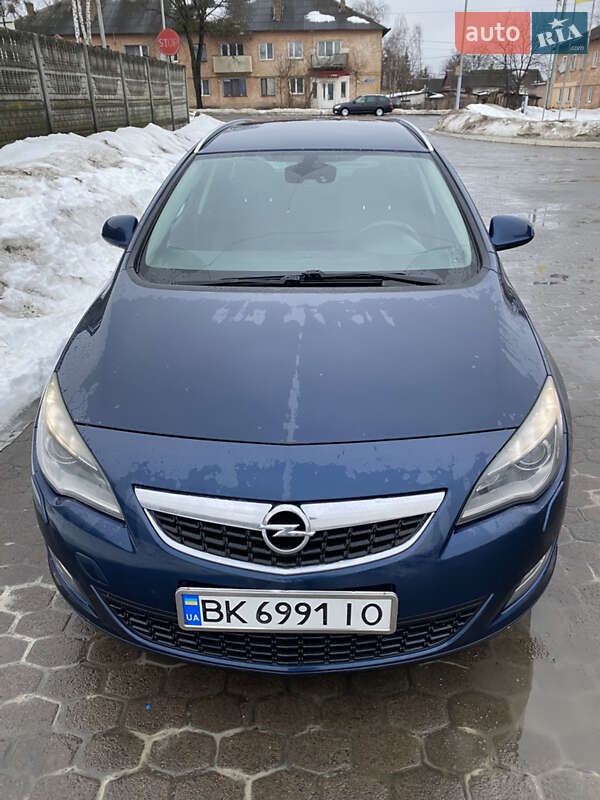 Універсал Opel Astra 2011 в Костопілі