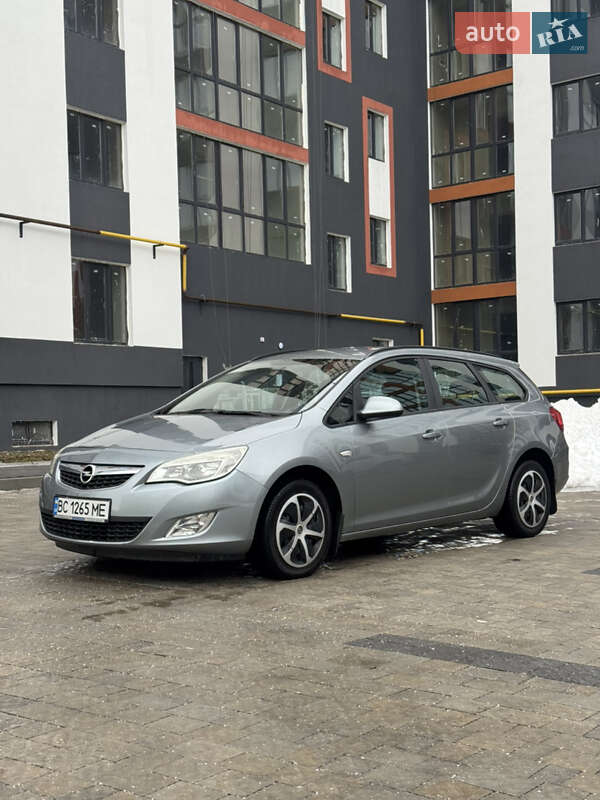 Универсал Opel Astra 2012 в Львове