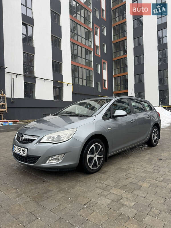 Универсал Opel Astra 2012 в Львове