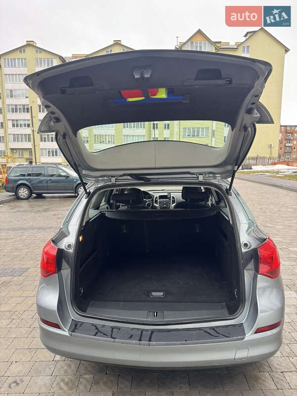 Универсал Opel Astra 2012 в Львове