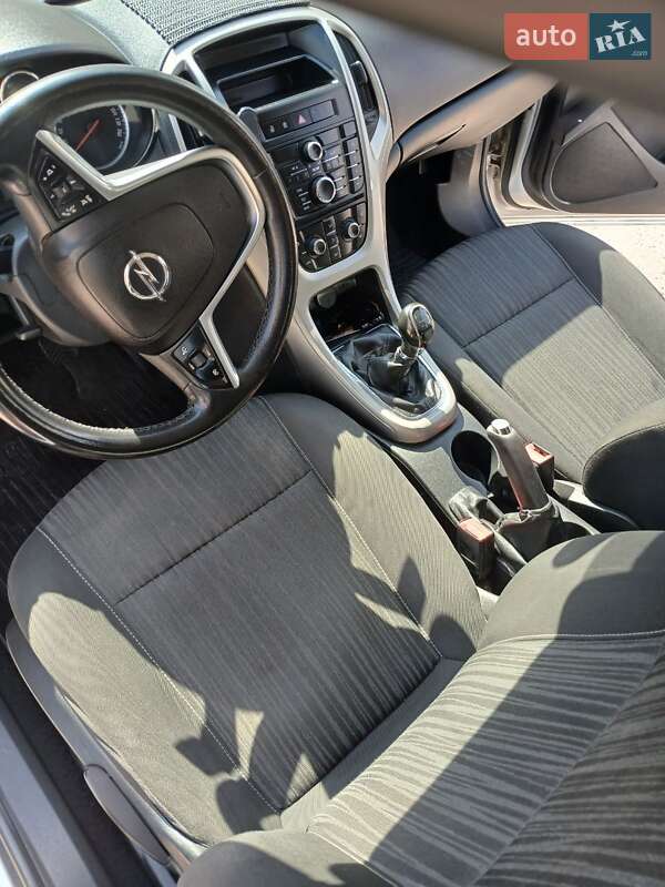 Универсал Opel Astra 2010 в Тернополе