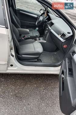 Універсал Opel Astra 2005 в Олександрії