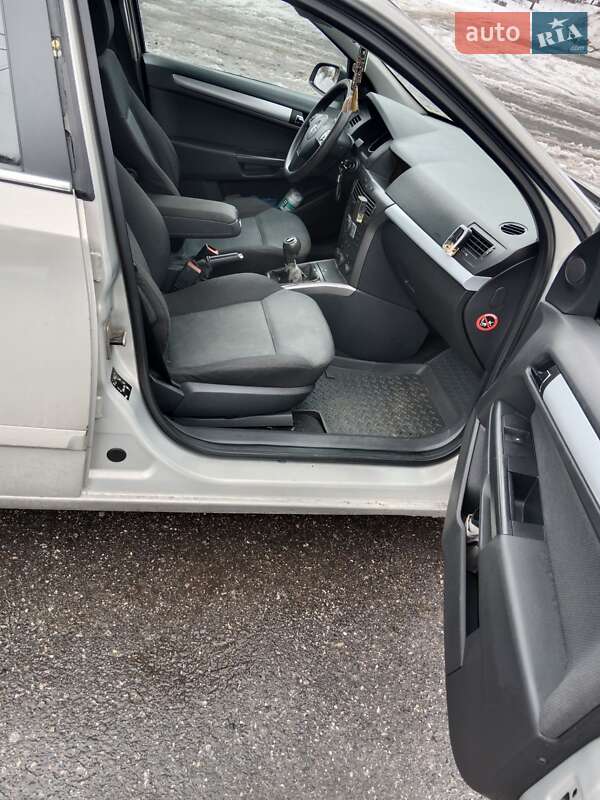 Універсал Opel Astra 2005 в Олександрії