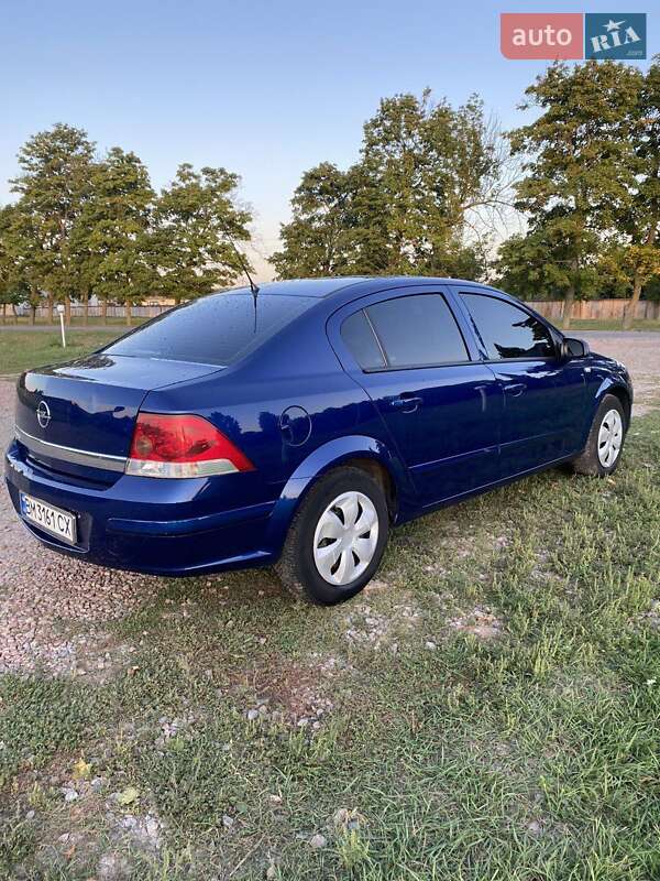 Седан Opel Astra 2009 в Ромнах