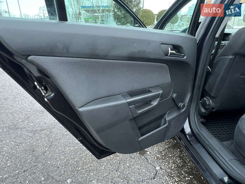 Універсал Opel Astra 2006 в Лубнах