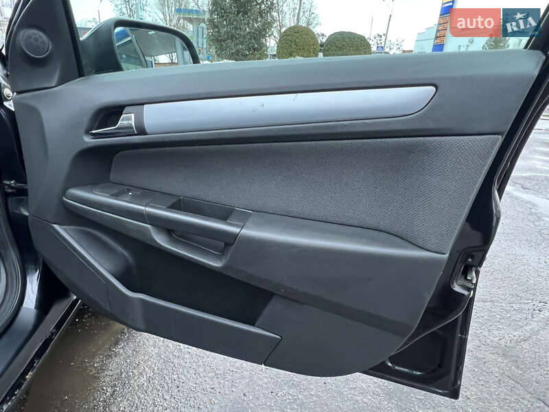 Універсал Opel Astra 2006 в Лубнах