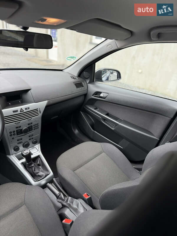 Хэтчбек Opel Astra 2009 в Луцке фото 121 Хэтчбек Opel Astra 2009 в Луцке