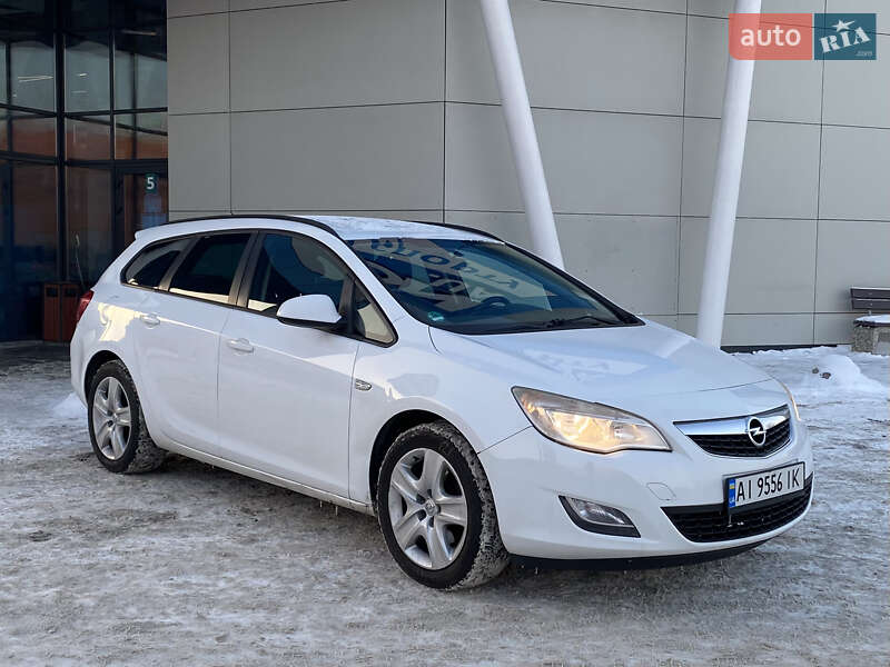 Opel Astra 2011 Opel Astra 2011