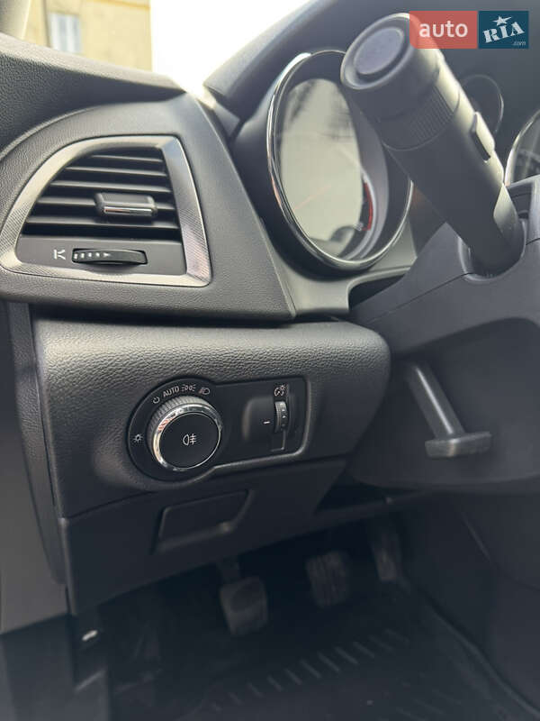 Хэтчбек Opel Astra 2010 в Ровно фото 14 Хэтчбек Opel Astra 2010 в Ровно