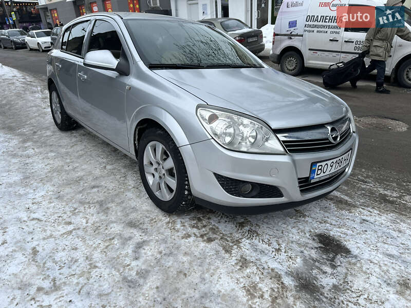 Opel Astra 2011 Opel Astra 2011