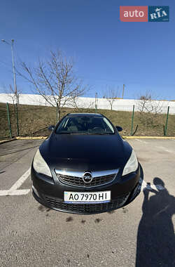 Универсал Opel Astra 2011 в Ужгороде