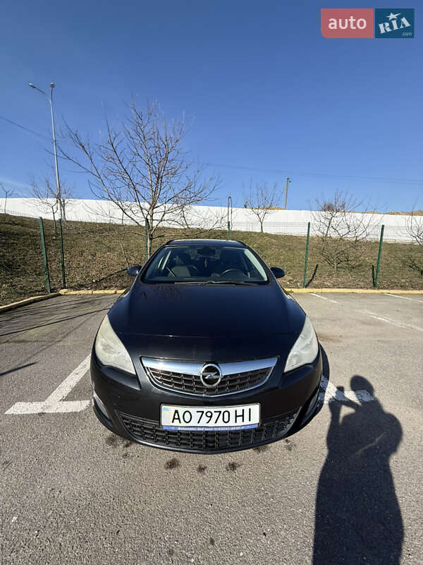 Opel Astra 2011 Opel Astra 2011