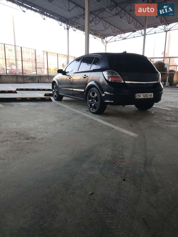 Хэтчбек Opel Astra 2008 в Ровно