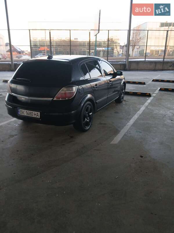 Хэтчбек Opel Astra 2008 в Ровно