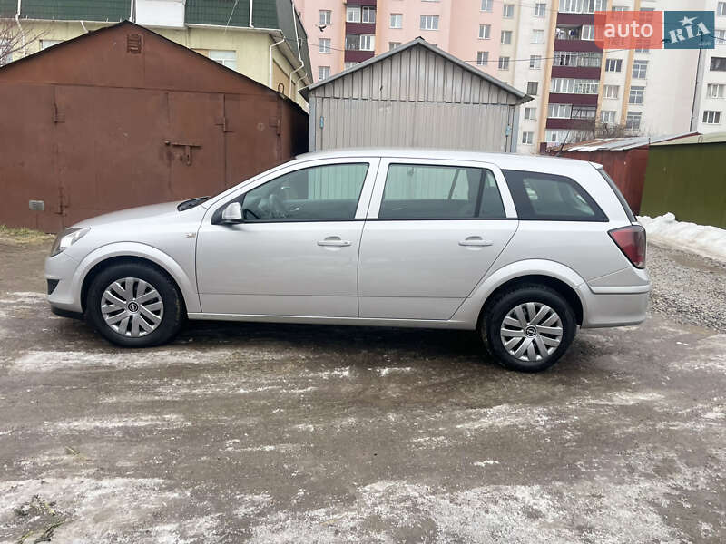Универсал Opel Astra 2009 в Ровно